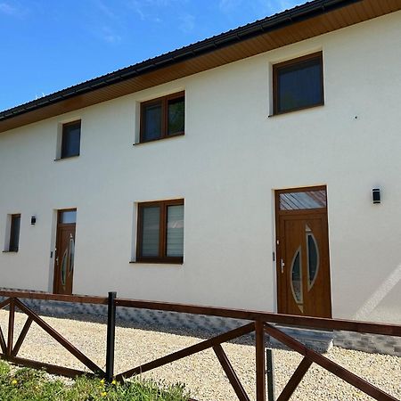 Styry Pory Roku Apartment Groń Екстериор снимка