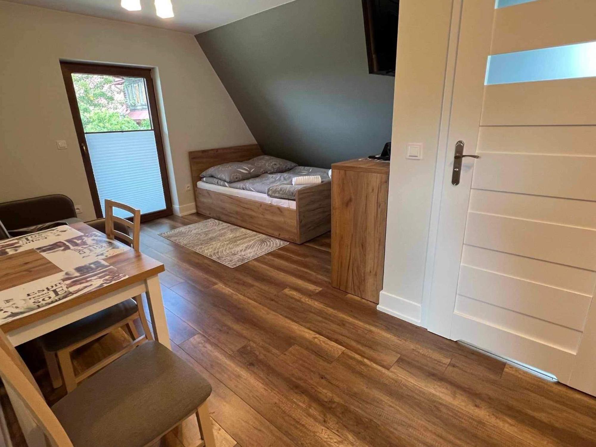 Styry Pory Roku Apartment Groń Екстериор снимка