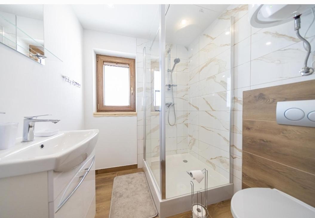 Styry Pory Roku Apartment Groń Екстериор снимка