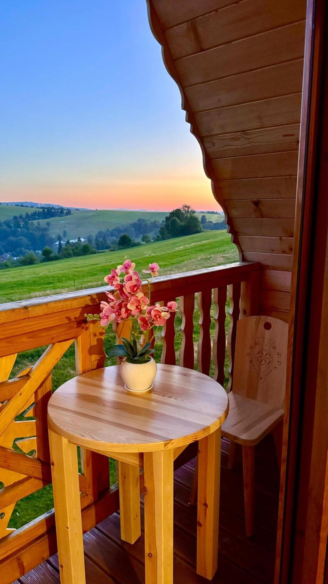 Styry Pory Roku Apartment Groń Екстериор снимка